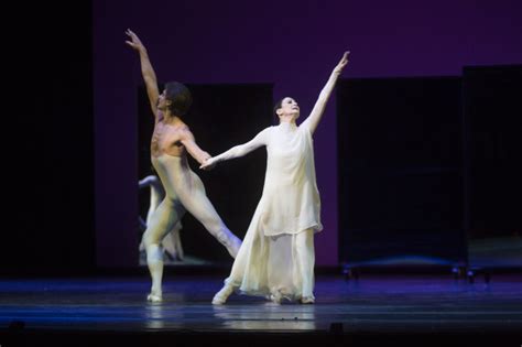 Carla fracci è universalmente considerata come una delle più grandi ballerine del '900. Carla Fracci, Musa della danza, accolta al Teatro San ...