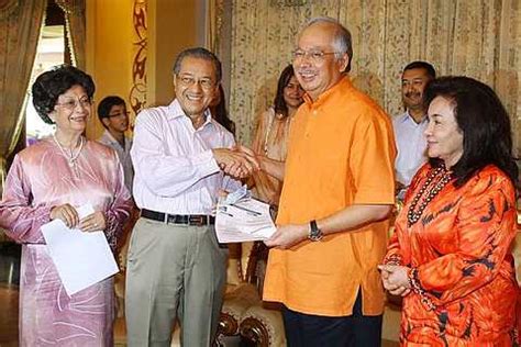 Datuk seri haji mohd ali bin mohd rustam (born 24 august 1949) is a malaysian politician. Mahathir kembali sertai Umno serah Najib borang - Semasa ...