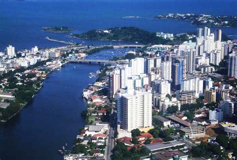 It is located on a small island within a b. Vitória | Capital do Espírito Santo - Enciclopédia Global™