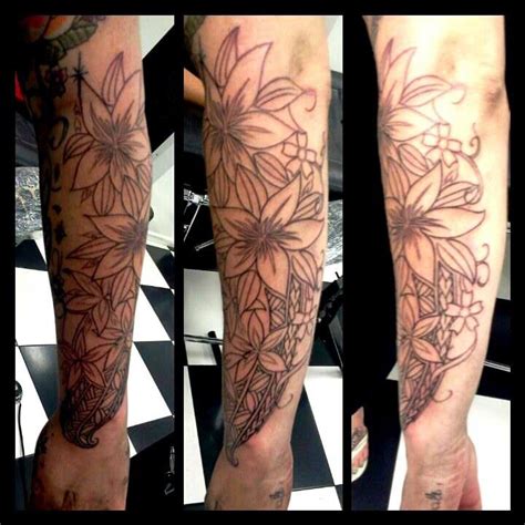 Nov 25, 2019 · polynesian tattoos are rich in designs that are being joined together to come up with a more meaningful tattoo that could sum up one's personality, achievements and status. Poly Designs with Flowers. Not my design. (With images ...