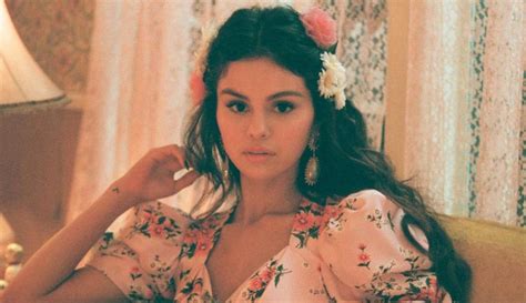 Selena gomez & rauw alejandro. Selena Gomez drops new Spanish-language single 'De Una Vez'
