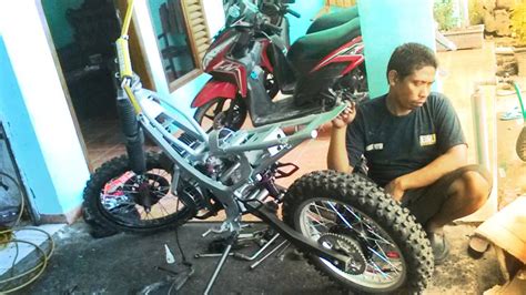 See more of satria fu modifikasi on facebook. Satria 2tak modif Trail - YouTube