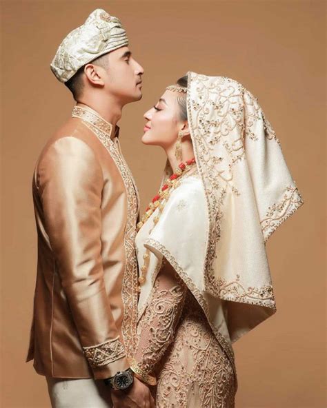 Destinasi wisata terbaru, kekinian & terhits dikunjungi wisatawan. Usung Adat Minang, Yuk Intip Foto-foto Prewedding Ali Syakieb