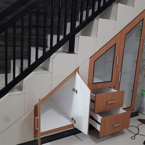 Potongan sebanyak 50% kabinet bwh sekali table top ini mempunyai tapak kayu bahagian bwh, aluminium atas table top (wall seal) dgn h. KABINET BAWAH TANGGA - .:: EL-ARIFA