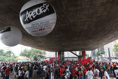 Maybe you would like to learn more about one of these? EBC | Professores voltam a protestar no vão livre do Masp ...