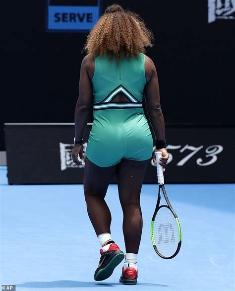 For her first match of the annual tournament. La tenue de Serena Williams à l'Australian Open Clash fait ...