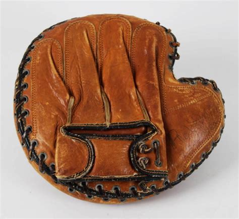 Circa 1938-41 Bill Dickey Model Vintage Yankees Catchers Mitt Glove ...