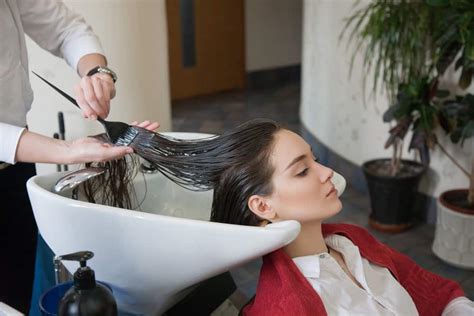 How much do you tip a hairdresser (or barber, hair stylist, etc.)? How Much to Tip Hairdresser on $200, $300 & Highlights ...