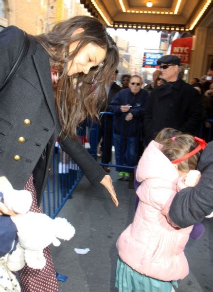 Katie Holmes, Tom Cruise Spoiling Suri Cruise This ...