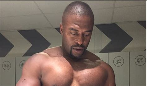 Mutodi neshehe is a south african actor and model best known for his role as ndalamo mukwevho on the sabc2 soapie muvhango, from may 2006 to november 2008. SNAPS | Mutodi Neshehe serves major heat