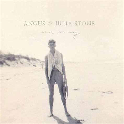 Entre angus et julia, frère et sœur de folk ensemble pour deux albums charmants, puis séparés pour des carrières en solo, on croyait la bromance terminée. "Down The Way" - Angus & Julia Stone