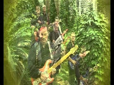 C lihatlah tanda merah di pipi g bekas gambar tanganmu f sering kau lakukan g c bila kau marah menutupi salahmu. DIXIE ACES - HATI YANG LUKA Chords - Chordify