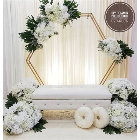 Maybe you would like to learn more about one of these? DIY pelamin sanding putih cream | Tempat pernikahan, Latar ...