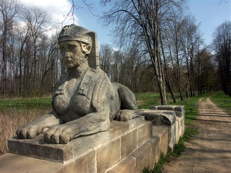 Století a dnes je přístupný veřejnosti. zámecký park - Veltrusy