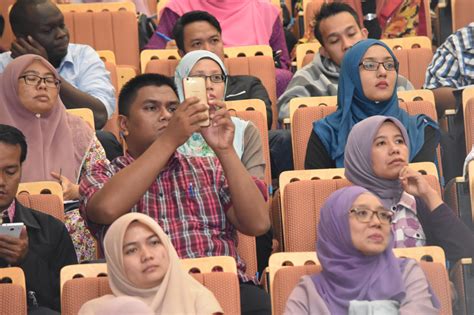 Syarat kelayakan permohonan biasiswa jpa program ijazah dalam negara pidn. The UKM Graduate Centre Public Lecture Series 12/2017 ...