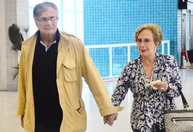 Reunimos frases e entrevistas de glória menezes , grande atriz brasileira que atua em teatro e novelas da emissora rede globo. Tarcísio Meira e Glória Menezes andam de mãos dadas em ...