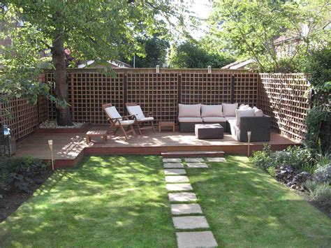 This article is about how to produce a colourful and enduring display of plants in a garden with the minimum effort and outlay. Awesome Backyard Deck Ideas for Outdoor Lounge Space ...