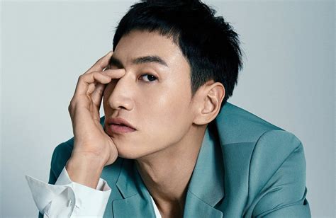 He receives heavy publicity and becomes a star. Lee Kwang Soo is looking to make his big screen comeback ...