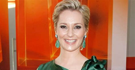 So schön schwanger auf der fashion week moderatorin johanna klum präsentiert bei der berlin fashion week. Janine Steeger: Die „Explosiv"-Moderatorin ist schwanger ...
