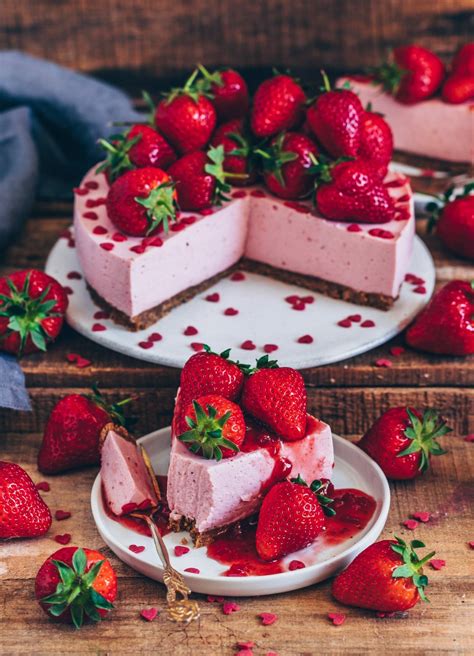 The best vegan cheesecake recipe! Vegan Strawberry Cheesecake (no bake) - Bianca Zapatka ...