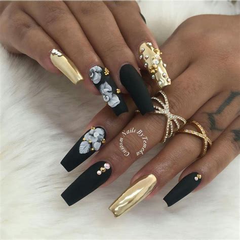 These black coffin nails really look good in both shiny and matte finishes. Black and gold (With images) | Coffin shape nails, Gorgeous nails, Gold nails