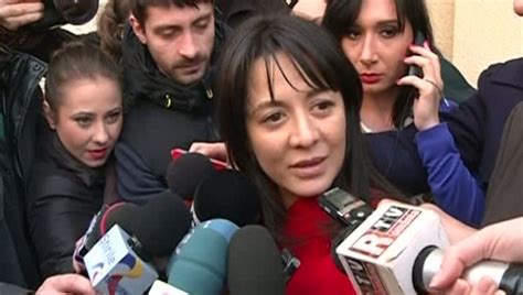 Oana niculescu mizil este iubita fostului edil de la sectorul 5, marian vanghelie, aflat în arest la domiciliu, în aşteptarea unei decizii cu privire la. Oana Niculescu Mizil, anchetată de DNA şi...