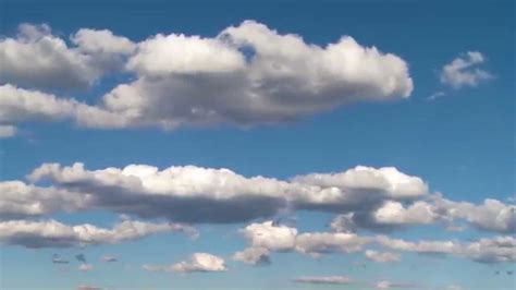 Obejmuje nie tylko rodzaje chmur, lecz także chmury stratosferyczne, ewentualnie zjawiska szczególne i chmury. Co wróżą chmury? - YouTube