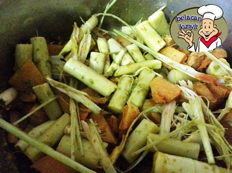 Sayur rebung atau tunas bambu muda ini seringnya disajikan dalam bentuk lodeh atau gulai pedas bersantan yang . Resepi Gulai Lemak Sotong - A Liga MX