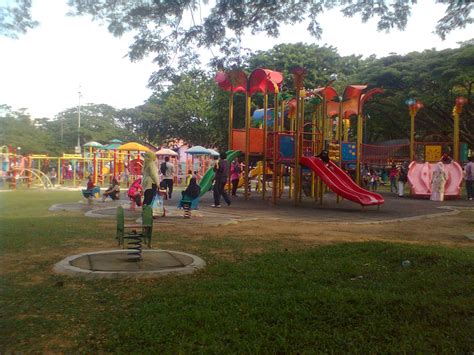 Walaupun dikelilingi bangunan tinggi dan dicemari dengan hiruk pikuk kenderaan yang tak pernah putus. What's in the MIND is what I THOUGHT......: Suasana Di ...