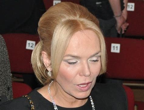 Jak ovlivňuje dagmar havlová naše názory, naše chování, naše činy? Dagmar Havlová zachraňuje Veroniku Žilkovou před ...