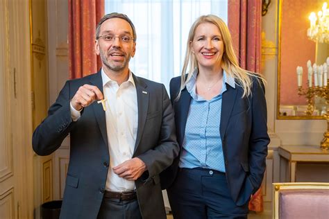 Övp und fpö werben mit dem gleichen slogan. Herbert Kickl Ehefrau - Osterreich Nach Heinz Christian ...