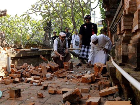 Berikut fakta gempa selatan jawa timur pada 10 april 2021, kata daryono melalui pesan singkatnya, minggu (11/4/2021). Buildings damaged as earthquake shakes Bali in Indonesia ...