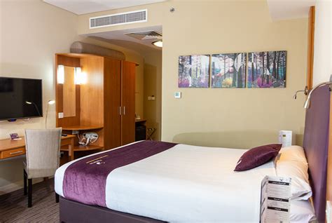 Alle informationen zur unterkunft, einschließlich der telefonnummer und der adresse, finden sie nach der buchung in der buchungsbestätigung und in ihrem konto. Book a Hotel near Dubai International Airport - Premier Inn