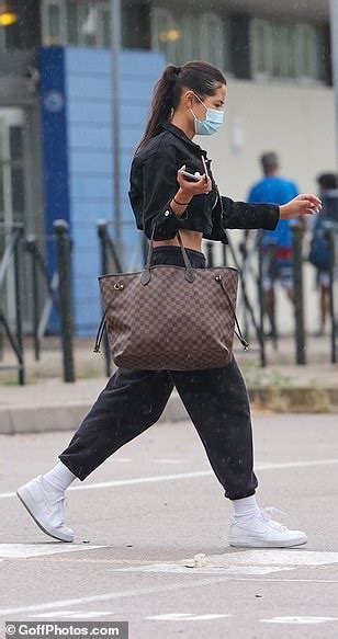 El piloto británico de fórmula 1, lewis hamilton, ha sido fotografiado en la última semana con la modelo florence mueller, con quien le han relacionado. Lewis Hamilton enjoys yacht trip with model Florence ...