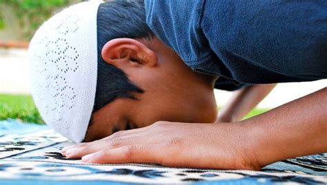 Doa setelah sholat menjadi amalan yang dianjurkan✅. Bacalah 3 Doa Ini Ketika Sujud Terakhir Dalam Solat subuh ...