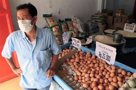 Nomor 23 = potong ayam. FOTO - Pedagang Telur Ayam Kian Merugi - TopBusiness