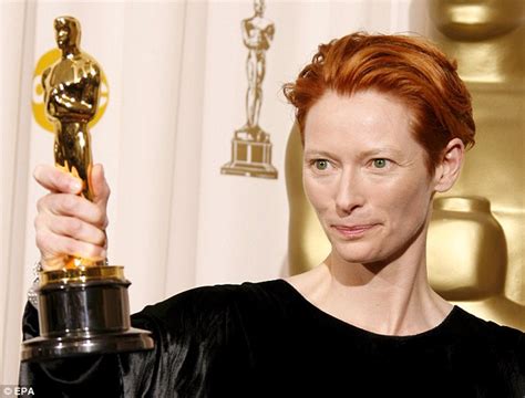 Katherine matilda swinton (born 5 november 1960) is a british actress, known for her roles in both independent arthouse films and blockbusters. TILDA SWINTON SON SÜRAT DOKTOR ROLÜNE KOŞUYOR - playtuşu