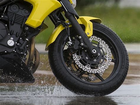 Fortunately for the pilot road 4, michelin have worked on several new technologies to improve any weaknesses in the out going tyre. Llega el Michelin Pilot Road 4 | SoyMotero.net