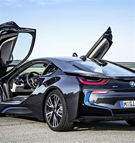 Bmw hybrid electric supercar gets updates, including a bigger battery, four years after launch. BMW i8 Plug-in Hybrid Sports Car Officially Revealed