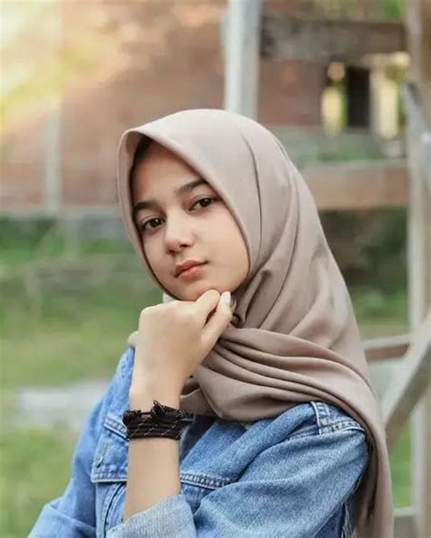 Dimana koleksi terbaru foto wanita tercantik yang pernah ada di indonesia ini menjadi idaman banyak lelaki karena memang parasnya yang. Foto Cewek2 Cantik Lucu Berhijab Anak Remaja / Populer 34 ...