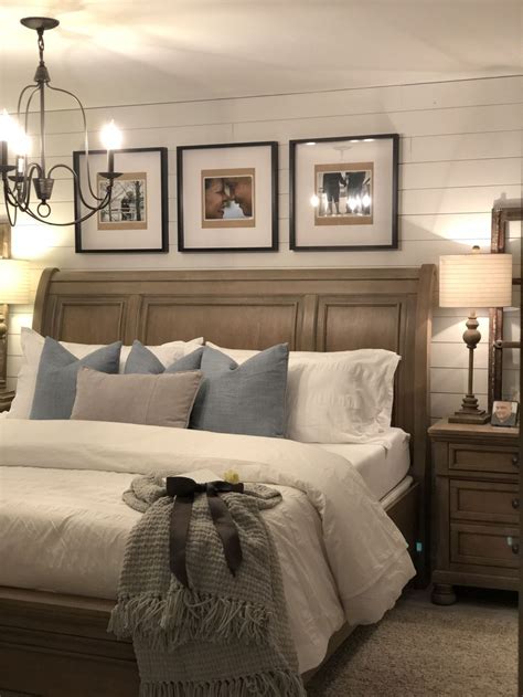 She did a beautiful job creating a cozy, country bedroom! Cozy Farmhouse Master Bedroom Decor Ideas 45 in 2020 ...