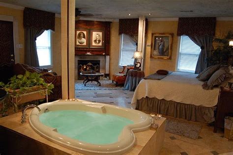 Browse our selection of 17 hotels with suites in arlington, tx. heart-shaped-jacuzzi-lockheart-gables-b-and-b