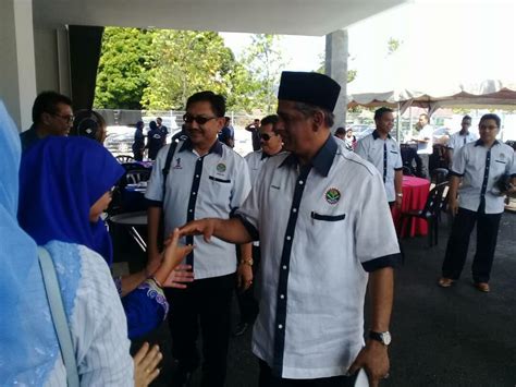 Aksi lading oleh guru utama seni silat cekak malaysia. Persatuan Seni Silat Cekak Malaysia (PSSCM) : Perasmian ...
