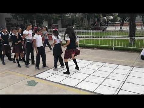 Fácil de instalar y desmontar en cuestión de segundos. La rayuela africana bien mexicana - YouTube | Rayuela, Juegos de patio, Educacion musical