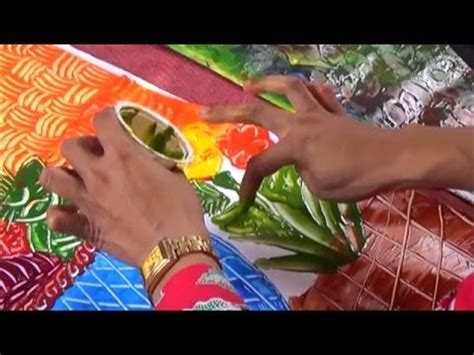 Finger painting adalah teknik melukis dengan mengoleskan kanji pada kertas atau karton dengan jari atau telapak tangan.dalam aktifitas ini dapat digunakan berbagai media dan warna, dapat menggunakan tepung kanji, adonan kue, pasir dan sebagainya. MELUKIS DENGAN JARI (FINGER PAINTING) - YouTube | Kreatif ...