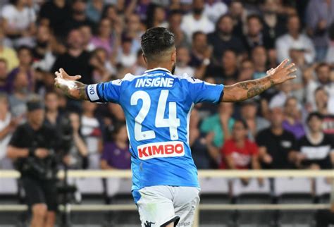 Statistique, scores des matchs, resultats, classement et historique des equipes de foot acf fiorentina et ssc naples. Fiorentina-Napoli 3-4: spettacolo al Franchi - Lettera43