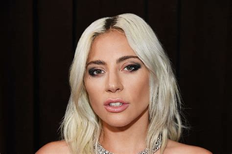 Lady gaga at wrigley field the lady gaga show at wrigley field originally scheduled for friday, august 14, 2020, has been rescheduled for friday, august 27, 2021. Lady Gaga canta l'inno americano per Joe Biden e Kamala ...