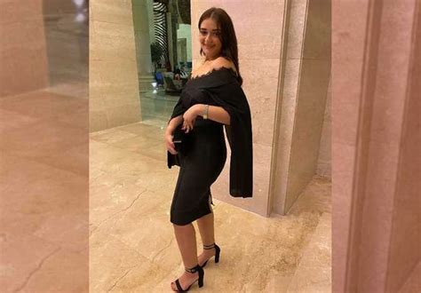 أما عند رؤية الملك وهو يقوم برعي البزاة فهذا يدل على أنه سوف يحصل على جيش عربي أو أنه سوف يمد بجيوش سوف تقوم بمساعدته كما أنها دليل على أنه ملك شجاع. ملك احمد زاهر تصدم الجمهور بصورتها قبل وبعد فقدان الوزن الزائد (شاهد) - لايف نيوز