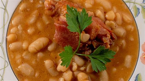 6 de septiembre de 1948), es un cocinero, presentador de televisión, actor, escritor y empresario español. Receta de Pochas con alas de pato confitadas - Karlos ...