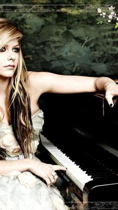 #avrillavigne#avrillavigne2021avril lavigne 2021 transformation from 2 to 35 years old#avrillavignephotos. Black Hair With Blonde Highlights For 2021 - Pretty Designs | Long hair highlights, Hair ...